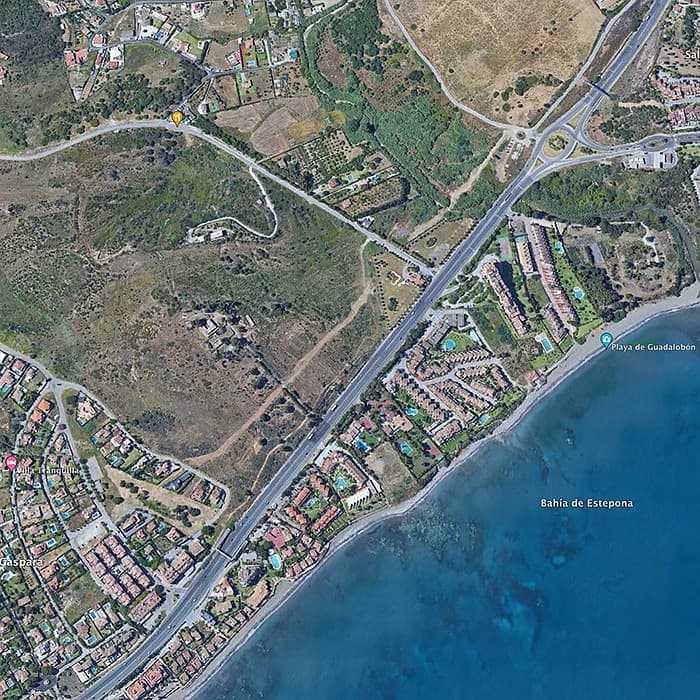 Lage des Grundstücks von Azure, in der Nähe des Strands von Estepona
